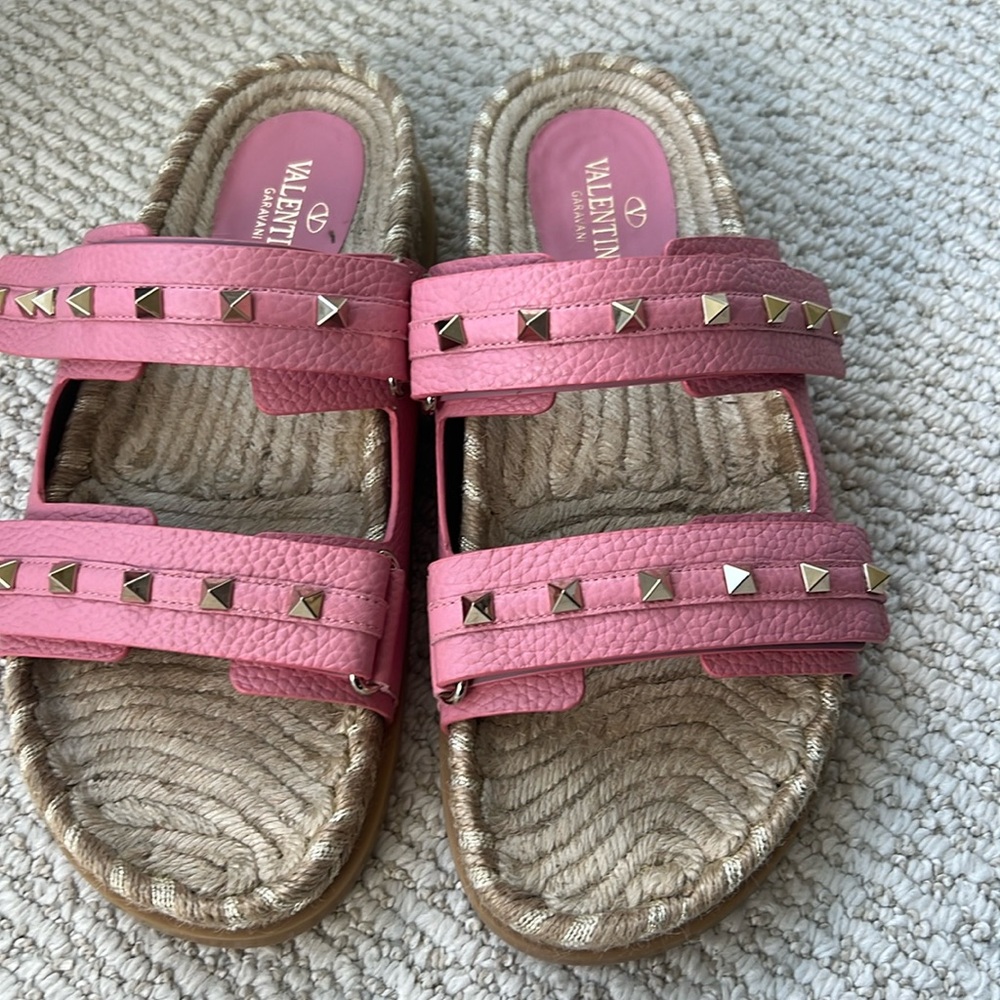 VALENTINO - Rockstud Grainy Leather Sandal